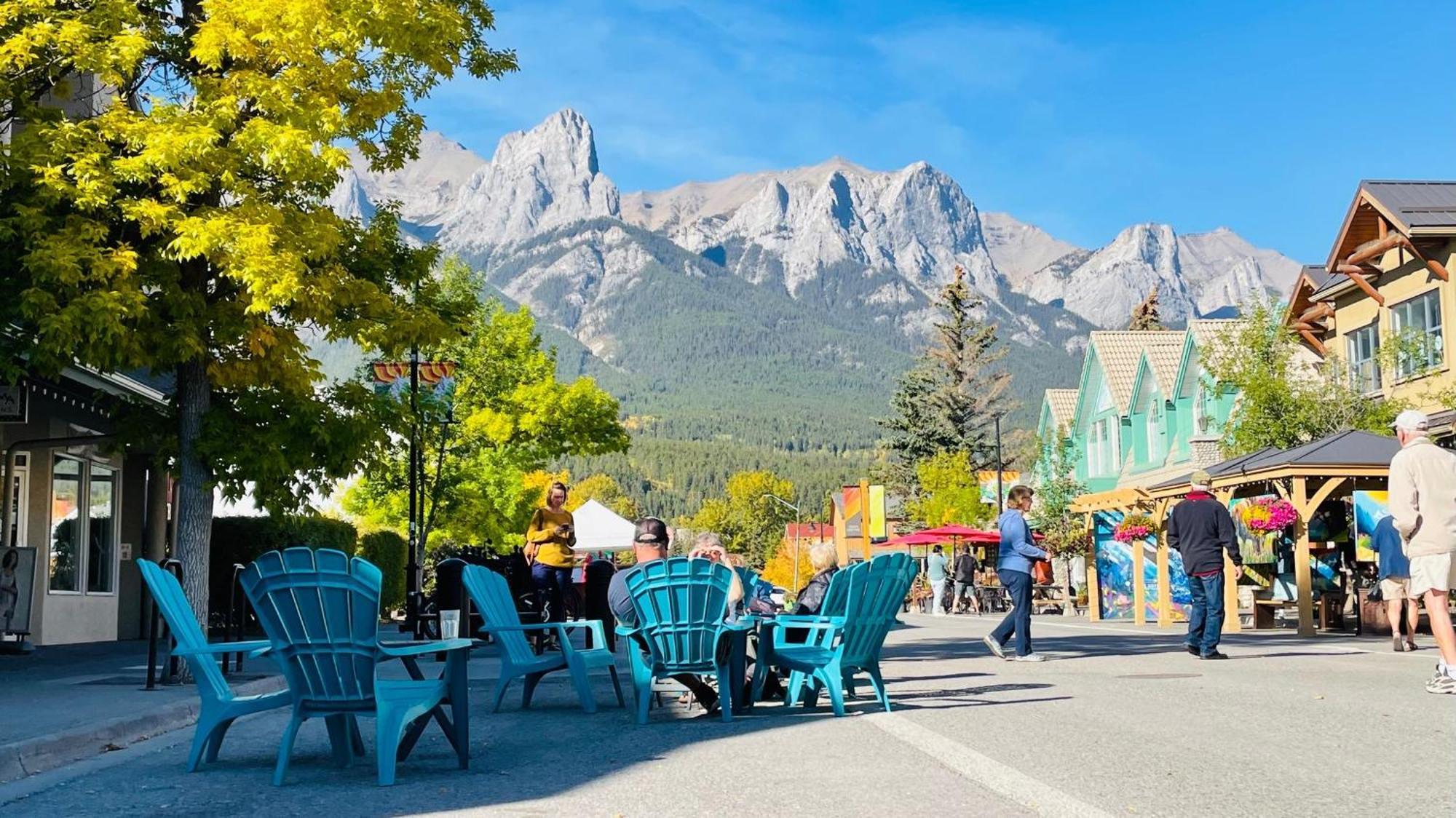 Unit #204 Cozy Mountain View 2Br In Canmore Downtown Eksteriør billede